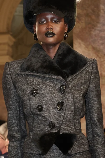 Look 28